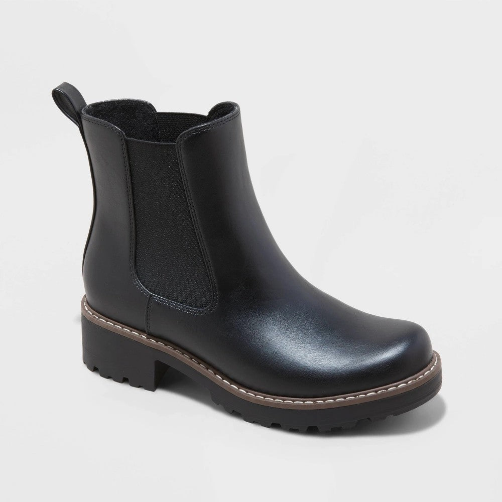 Women's 9.5 Celina Chelsea Boots with Memory Foam Insole - Universal Thread  Black *Damaged Box*