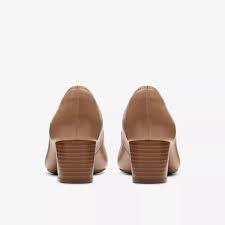 Women's 6.5 M Clarks Ellanie Hope Leather Block Heel Pumps - Warm Beige