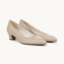 Women's 7.5 M Minx Pump Tender Taupe Faux Leather *Damaged Box*