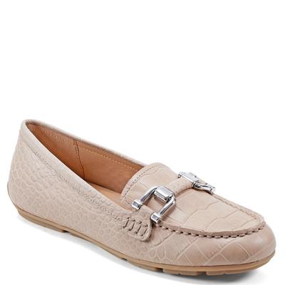 Women's 9 Easy Spirit Megan Slip-On Ornamental Driving Moccasins - Shell *Damaged Box*
