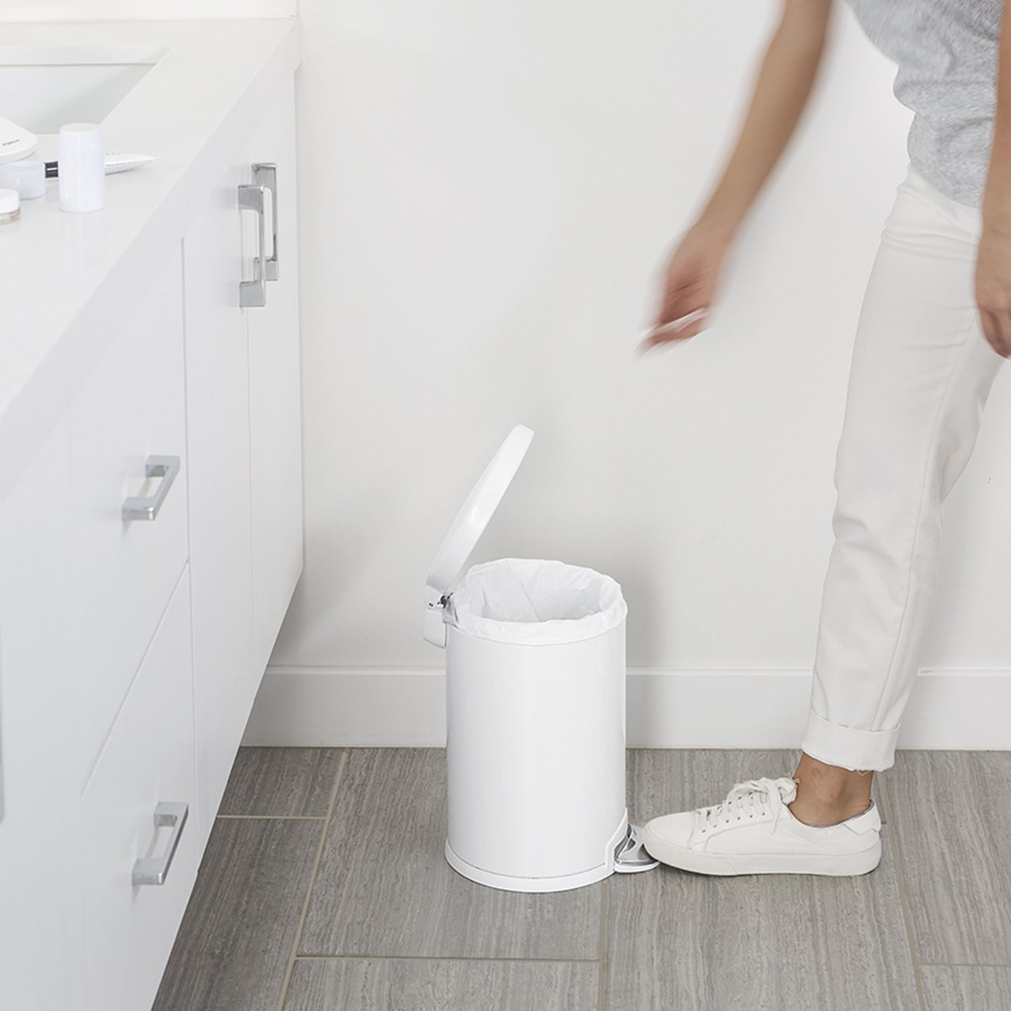 Simplehuman 1.19-Gallon (4.5L) White Steel Indoor/Outdoor Step Trash Can