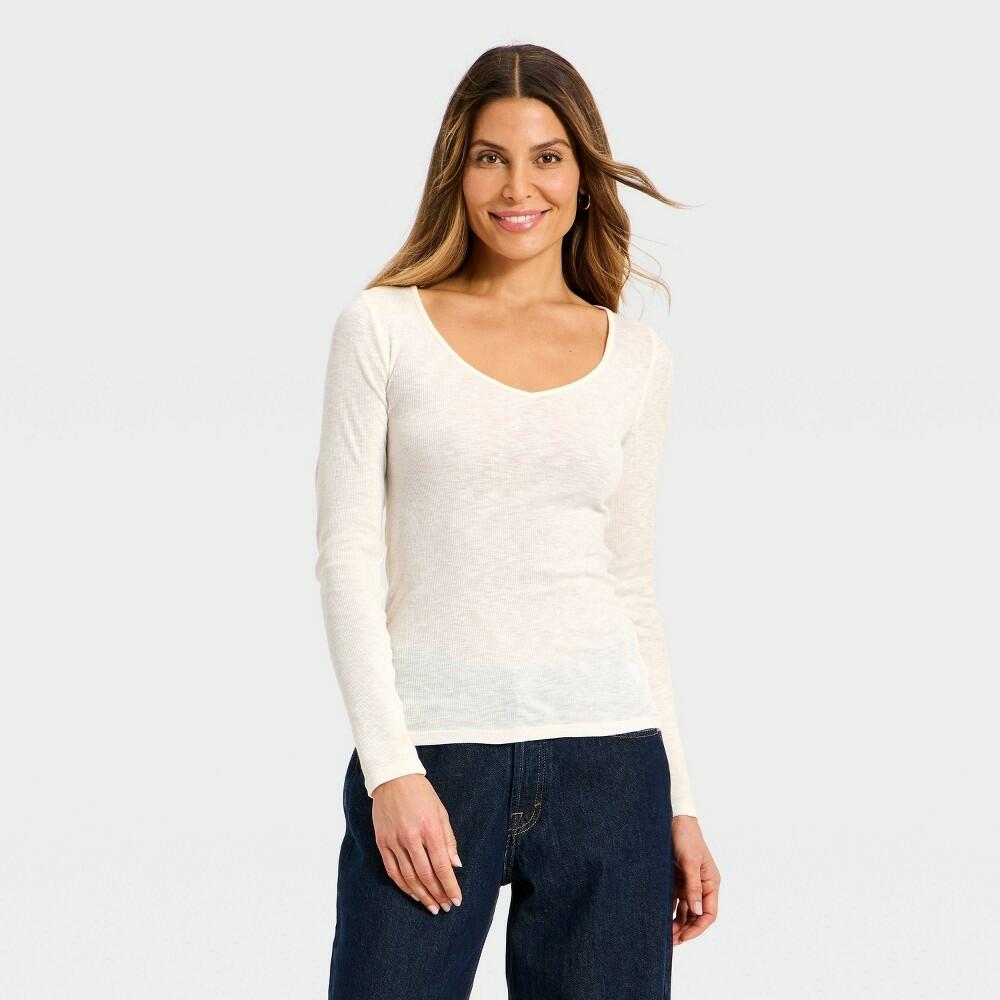 S Universal Thread Women's Ribbed V-Neck T-Shirt, Cream