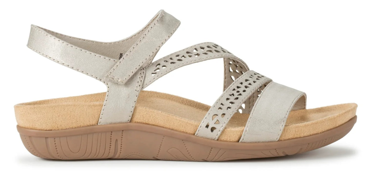 Women's 8.5M Baretraps Jinna Wedge Sandals - Champagne