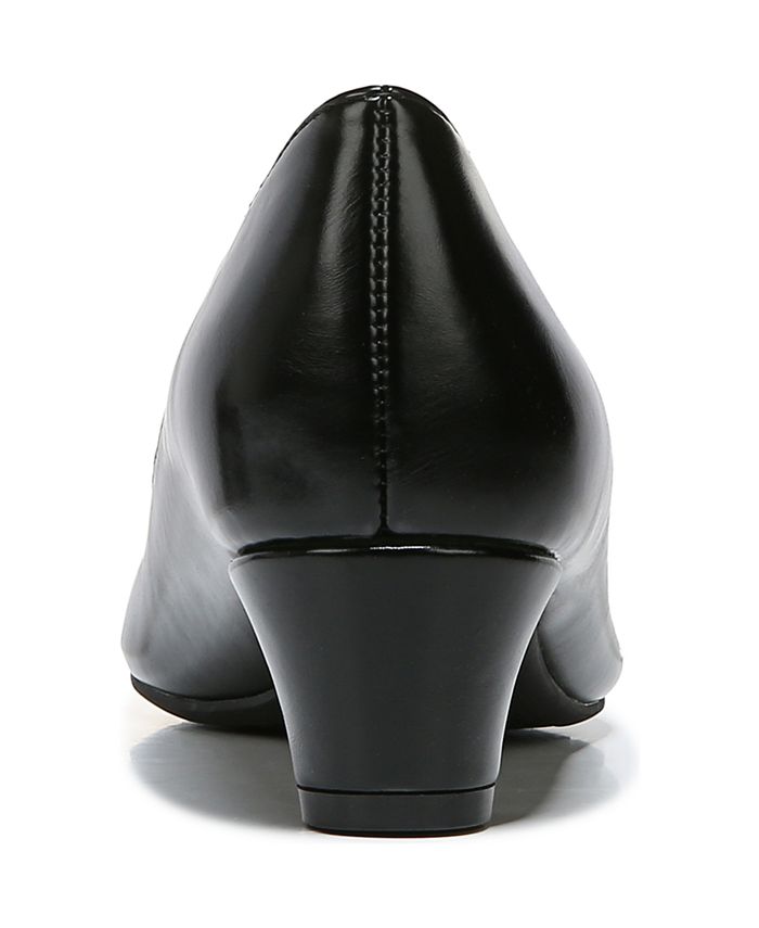 Women's 7.5 M LifeStride Minx Kitten Heel Pumps - Black