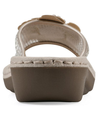 Women's 7W Cliffs by White Mountain Chill Wedge Slip-On Sandals - Gray