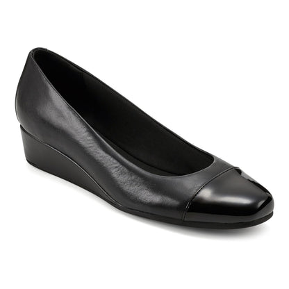 Women's 7.5 M Easy Spirit Gracey  Low Wedge Dress Pumps