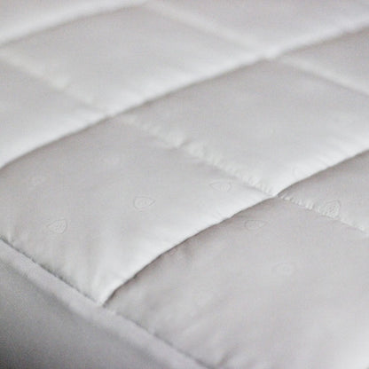 AllerEase Total Allergy Defense Mattress Pad Queen *Open/Damaged Box*