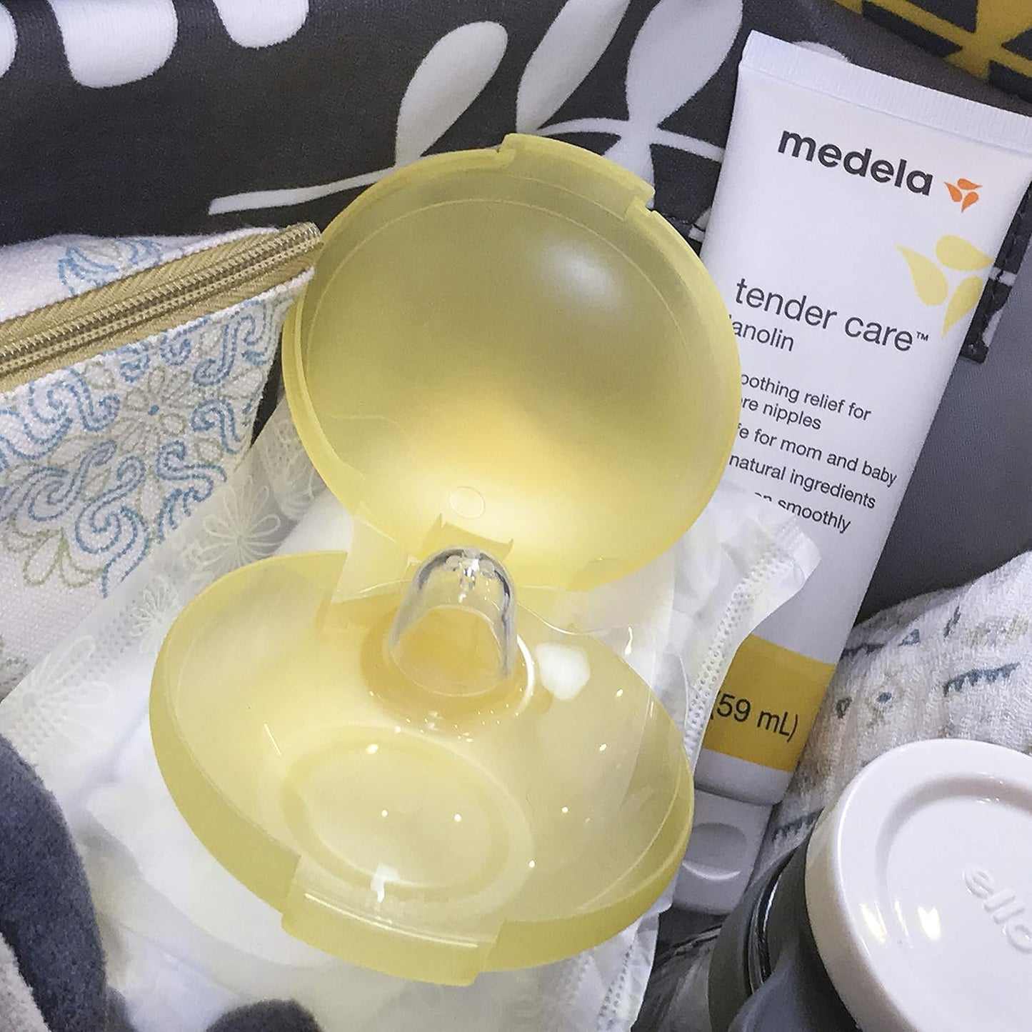 Medela PersonalFit Flex Breast Shields 2 Pack Large 27mm and Contact Nipple Shields 24mm Medium 2 Count for Breastfeeding Latch Difficulties