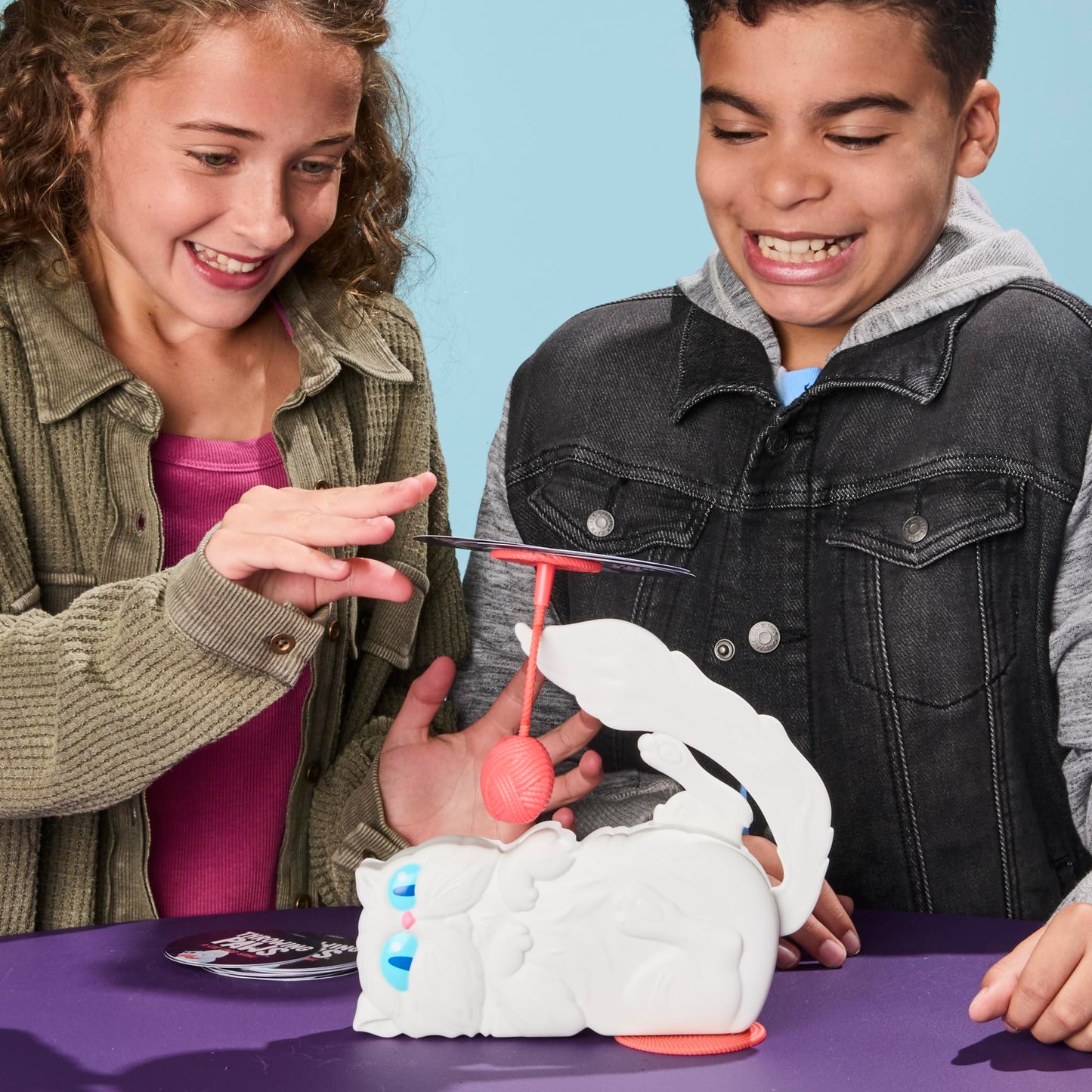 Hasbro Gaming Throwing Paws Cat Card Game