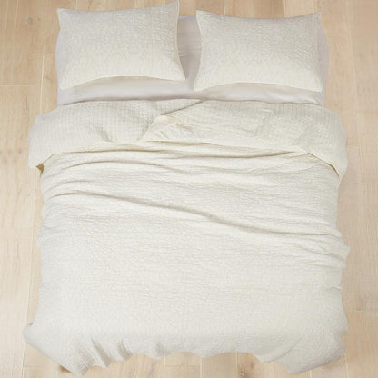 Beckett Cream 3-Piece Damask Scroll Jacquard Microfiber King/Cal King Quilt Set