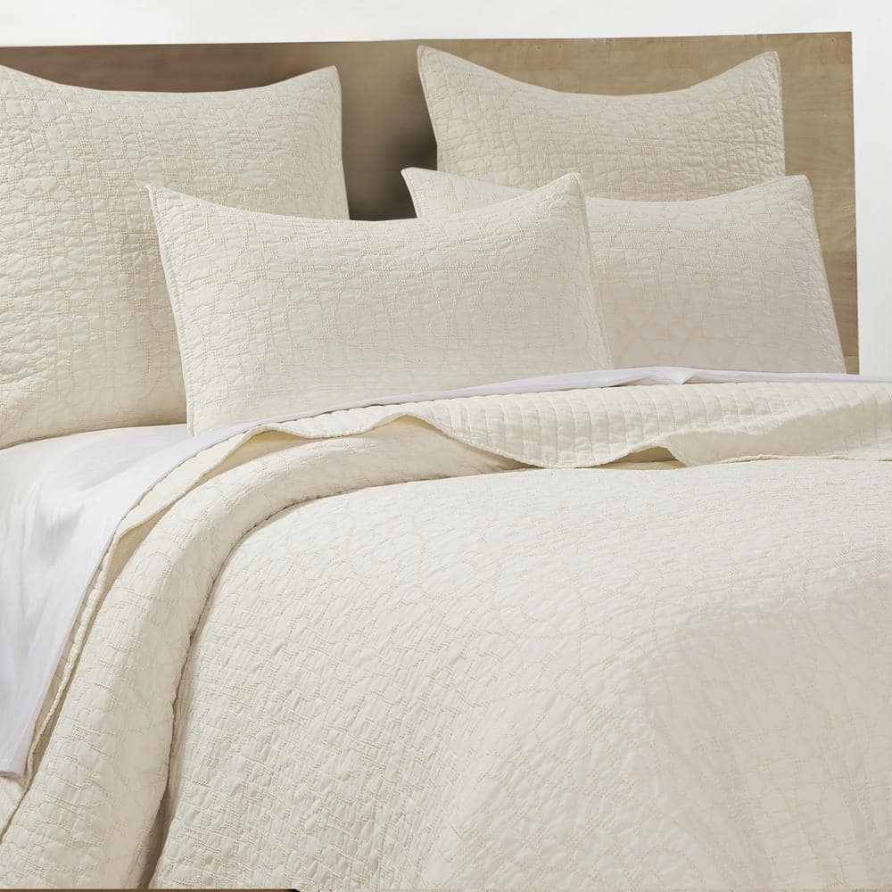 Beckett Cream 3-Piece Damask Scroll Jacquard Microfiber King/Cal King Quilt Set