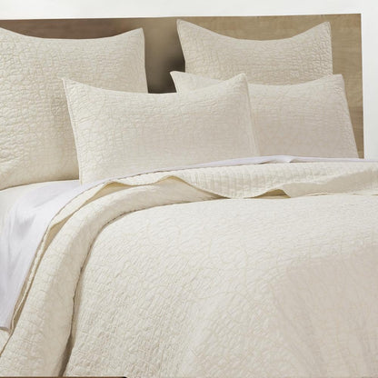Beckett Cream 3-Piece Damask Scroll Jacquard Microfiber King/Cal King Quilt Set