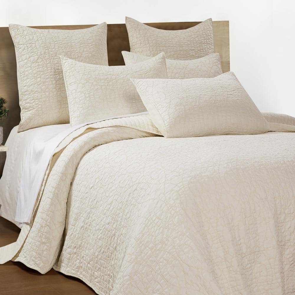 Beckett Cream 3-Piece Damask Scroll Jacquard Microfiber King/Cal King Quilt Set